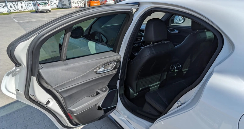 Alfa Romeo Giulia cena 133000 przebieg: 57000, rok produkcji 2019 z Zawiercie małe 407